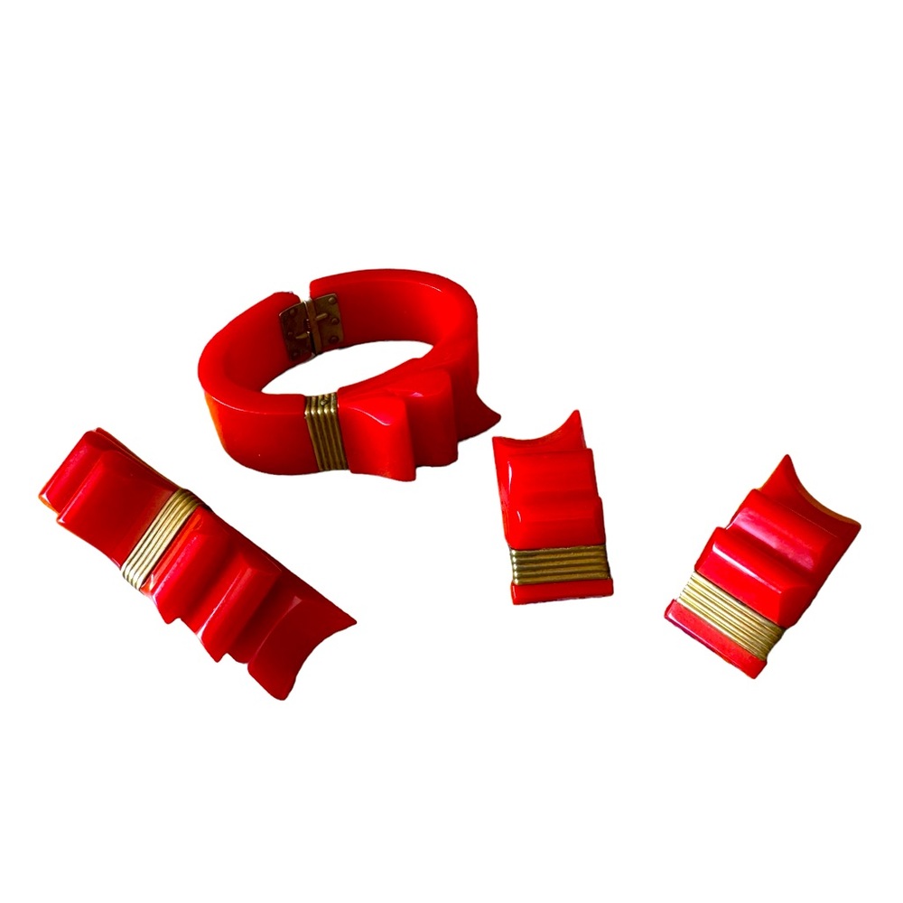 Extremely rare Bakelite red ribbon bow set. Bracelet, earrings, pin. VGUC